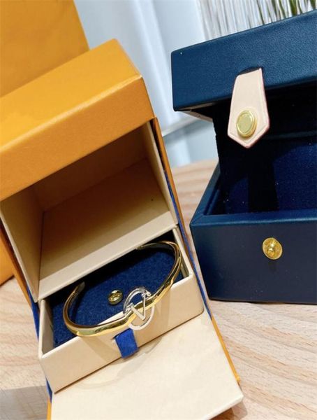 womens designer bracelet letter bracelets mens ladies gold silver charm bracelets luxury jewelry for women engagement gift4036574, Golden;silver
womens designer bracelet letter bracelets mens ladies gold silver charm bracelets luxury jewelry for women engagement gift4036574, Golden;silver