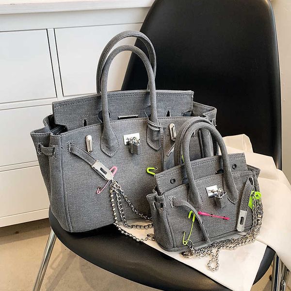 h ermes brikis's handbags wholesale spooky needle buckle made old rag beggar canvas bag 2023 new handheld crossbody with real logo 20x9
h ermes brikis's handbags wholesale spooky needle buckle made old rag beggar canvas bag 2023 new handheld crossbody with real logo 20x9