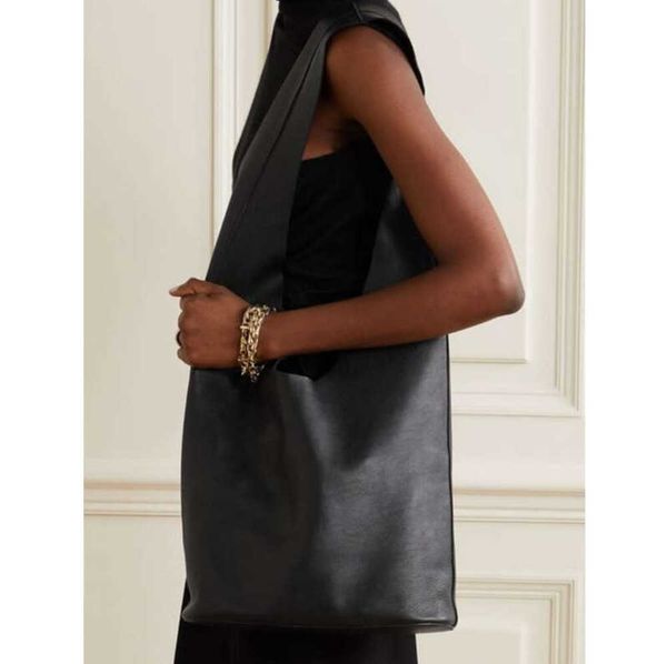 evening bag solid color cowhide contracted large capacity the row litchi grain single shoulder bucket bag light luxury and high sense
evening bag solid color cowhide contracted large capacity the row litchi grain single shoulder bucket bag light luxury and high sense