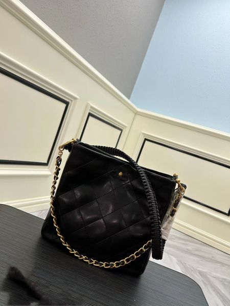 spring new fashion luxury hippy leather bag classic retro handicraft shop imported tire cow leather fried dough knitted handbag 
spring new fashion luxury hippy leather bag classic retro handicraft shop imported tire cow leather fried dough knitted handbag