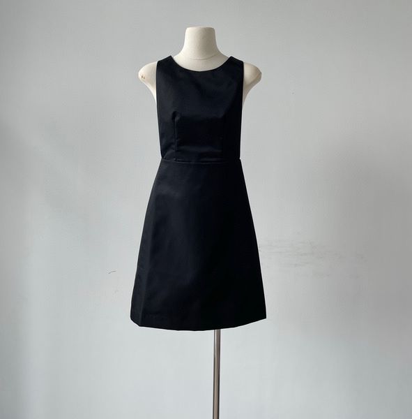 womens dress european fashion brand back less little black dress, Black;gray
womens dress european fashion brand back less little black dress, Black;gray