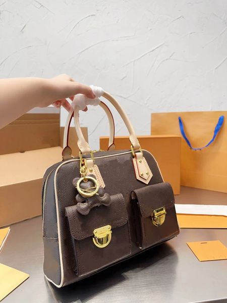 2023 new fashion luxury designer women's classic retro one shoulder diagonal straddle bag casual versatile special stylish handbag
2023 new fashion luxury designer women's classic retro one shoulder diagonal straddle bag casual versatile special stylish handbag