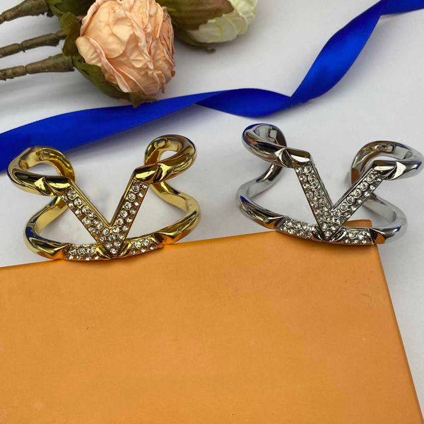 fashion style designer bracelets women diamond bracelet 18k gold plated stainless steel wedding lovers, Black
fashion style designer bracelets women diamond bracelet 18k gold plated stainless steel wedding lovers, Black