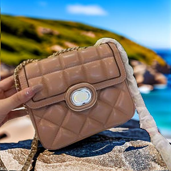 2023 five star quality lingge cowhide women's bag black white small classic flap metal shoulder strap single shoulder crossbody handbag
2023 five star quality lingge cowhide women's bag black white small classic flap metal shoulder strap single shoulder crossbody handbag
