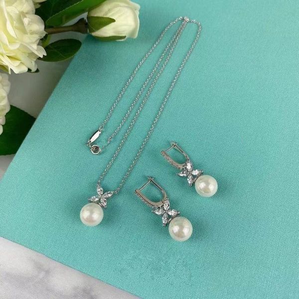 2023 lovely cute long silver thin stainless steel chain crystal diamonds flower pearl pengent women necklace earring suit with dust bag and, Black
2023 lovely cute long silver thin stainless steel chain crystal diamonds flower pearl pengent women necklace earring suit with dust bag and, Black