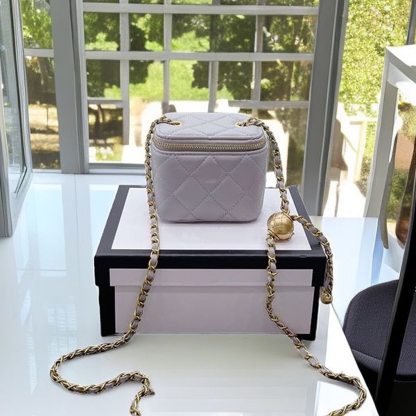 cosmetic case grey box bags golden ball metal chain luxury zipper makeup bag classic diamond quilted fashion shoulder crossbody bags designe
cosmetic case grey box bags golden ball metal chain luxury zipper makeup bag classic diamond quilted fashion shoulder crossbody bags designe