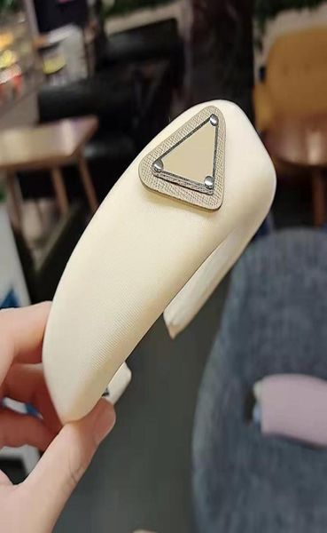 2021 designer sponge headbands hair bands women brand elastic letter p headband sports fitness head wrap 10colors p029616848, Silver
2021 designer sponge headbands hair bands women brand elastic letter p headband sports fitness head wrap 10colors p029616848, Silver