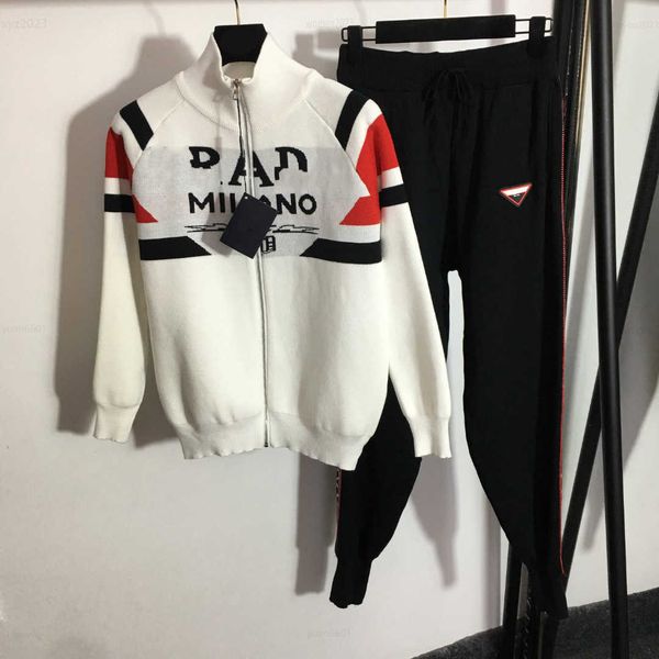 2023 designer womens suit tracksuits 2pcs letter blocking striped printed standing neck zippered jacket and leggings, Gray
2023 designer womens suit tracksuits 2pcs letter blocking striped printed standing neck zippered jacket and leggings, Gray