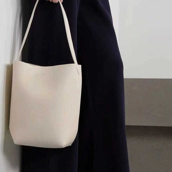 the row bag women's small design bucket bag leather autumn and winter large capacity commuter one shoulder handheld fashion
the row bag women's small design bucket bag leather autumn and winter large capacity commuter one shoulder handheld fashion