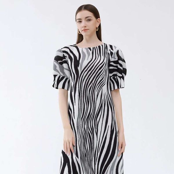 summer korean version of zebra print pleated loose slim sweet age reducing lantern sleeve dress for women, Black;gray
summer korean version of zebra print pleated loose slim sweet age reducing lantern sleeve dress for women, Black;gray