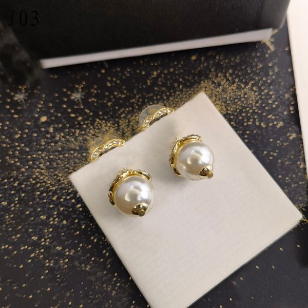 geometric round pearl stud luxury designer letter rhinestone earring 18k gold plated women wedding party jewelry, Golden;silver
geometric round pearl stud luxury designer letter rhinestone earring 18k gold plated women wedding party jewelry, Golden;silver
