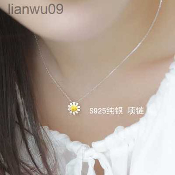 925 sterling silver sunflower necklaces pendants for women fashion lady festival gift sterlingsilverjewelry l230704
925 sterling silver sunflower necklaces pendants for women fashion lady festival gift sterlingsilverjewelry l230704