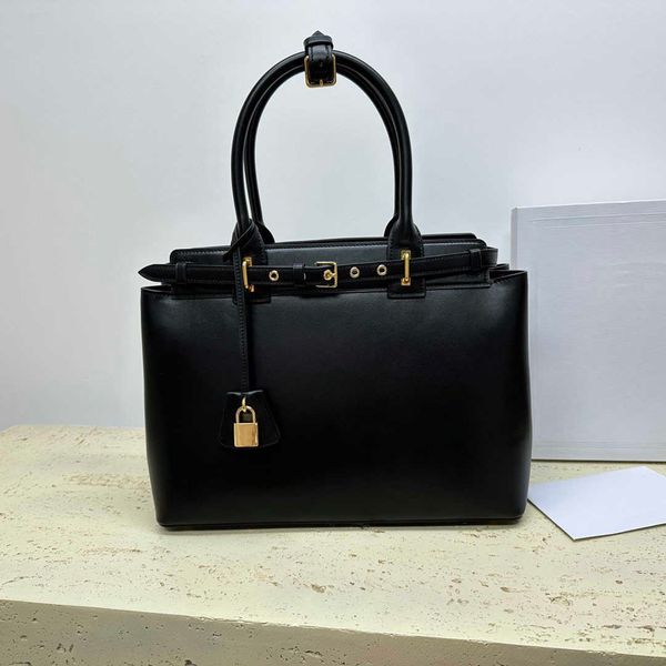 leather triumphal arch women's designer bag with black luxurys bags handbags women large capacity briefcase large bag 230815
leather triumphal arch women's designer bag with black luxurys bags handbags women large capacity briefcase large bag 230815