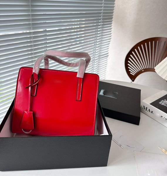 new designer tote bag shoulder bag designer crossbody bag luxurys handbags shiny calf leather material classic womens handbag shopping bags2
new designer tote bag shoulder bag designer crossbody bag luxurys handbags shiny calf leather material classic womens handbag shopping bags2