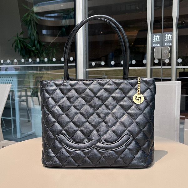 9a tote bags caviar cowhide designer shoulder bag classic woman vintageps handbag large capacity 24k thick gold plated steel lock travel sho
9a tote bags caviar cowhide designer shoulder bag classic woman vintageps handbag large capacity 24k thick gold plated steel lock travel sho