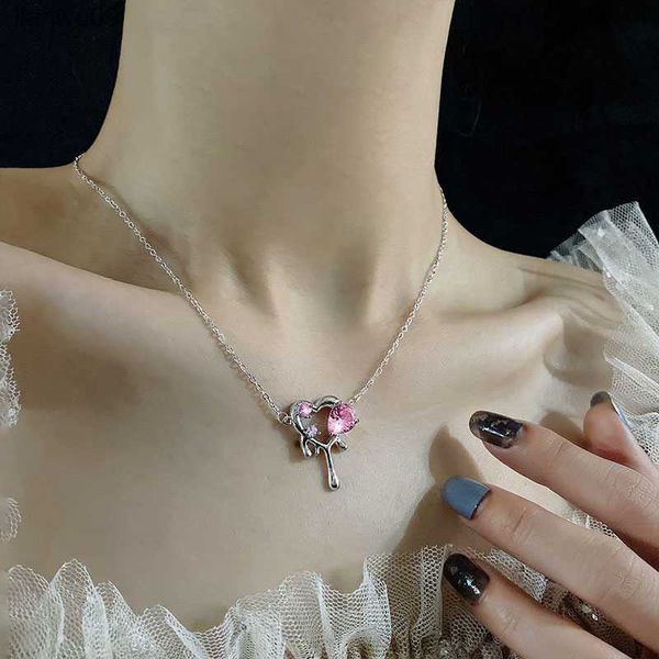 kofsac 925 silver necklace for women trendy girl lava heart pendant crystal pink water droplets necklaces clavicle chain gift l230704
kofsac 925 silver necklace for women trendy girl lava heart pendant crystal pink water droplets necklaces clavicle chain gift l230704