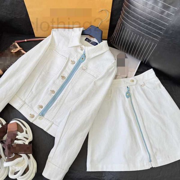 two piece dress designer white denim zippered jacket jacket+high waisted a-line short skirt, fresh and age reducing, handsome, fashionable c
two piece dress designer white denim zippered jacket jacket+high waisted a-line short skirt, fresh and age reducing, handsome, fashionable c