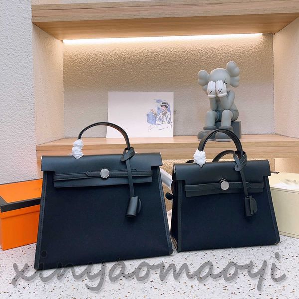 single shoulder bag messenger canvas bag classic fashion women's messenger bag crossbody bag should go with school bag b009
single shoulder bag messenger canvas bag classic fashion women's messenger bag crossbody bag should go with school bag b009