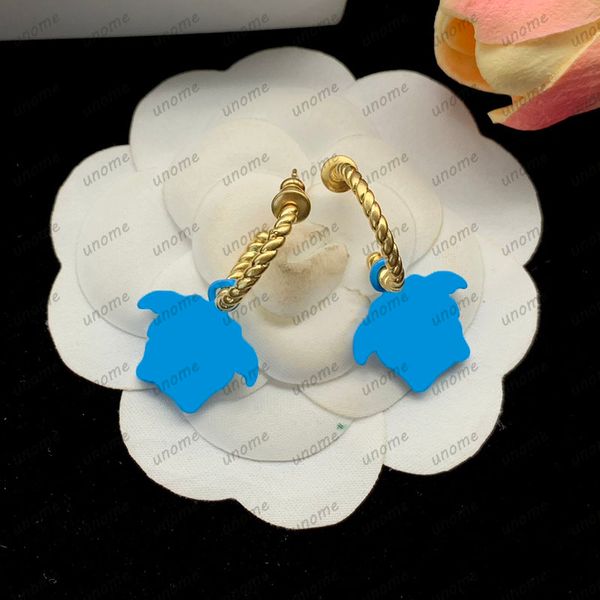 3 colors designer gold letter stud earrings for women fashion personality v earring luxury designer jewelry wedding ring 2308077z, Golden;silver
3 colors designer gold letter stud earrings for women fashion personality v earring luxury designer jewelry wedding ring 2308077z, Golden;silver