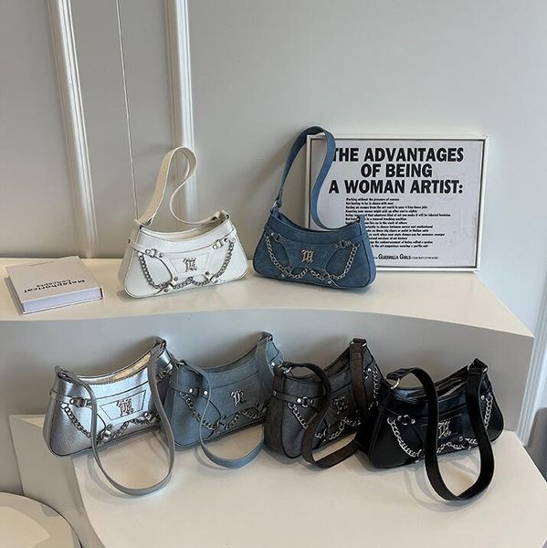 Sales factory ladies shoulder bag 6 colors niche design fashion mobile phone coin purse solid color thickened leather handbag personalized chain package 23007#, Silver
Sales factory ladies shoulder bag 6 colors niche design fashion mobile phone coin purse solid color thickened leather handbag personalized chain package 23007#, Silver