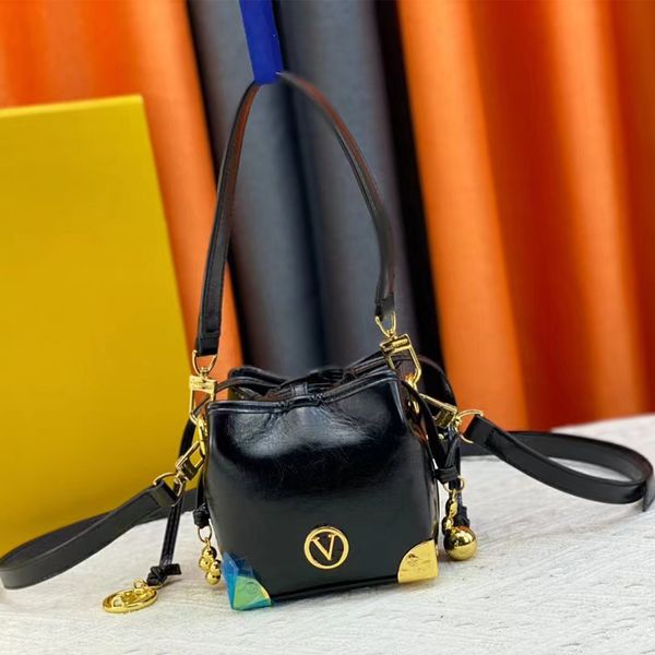 women mini bucket shoulder bag brand letter leather bag luxury designer fashion cross body bag
women mini bucket shoulder bag brand letter leather bag luxury designer fashion cross body bag