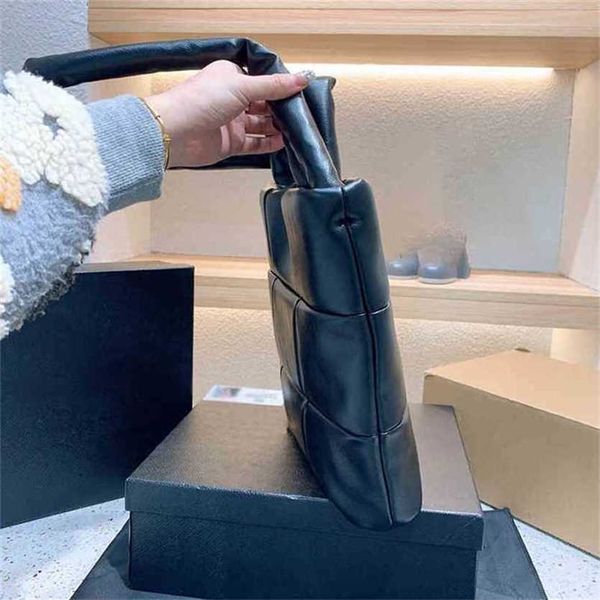 manners shopping bags women largecapacity designer handbags padded bag black leather handbag classic logo design crossbody purses 220721
manners shopping bags women largecapacity designer handbags padded bag black leather handbag classic logo design crossbody purses 220721