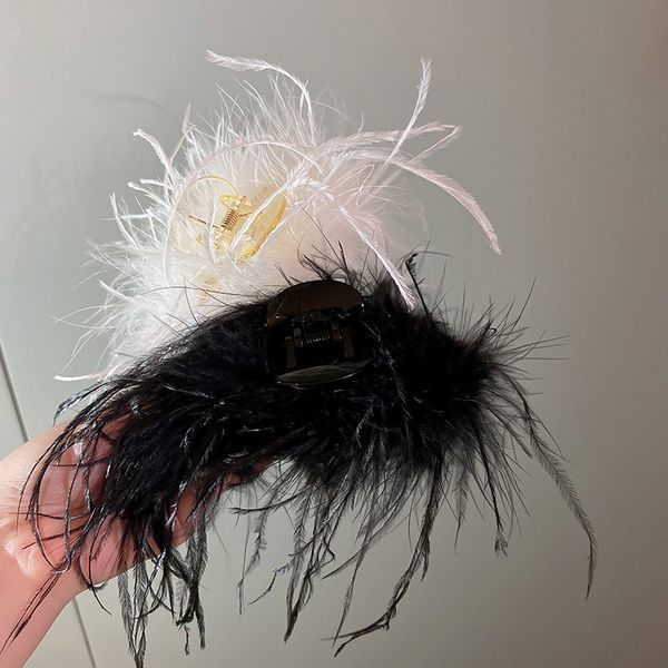 ostrich feather hair clip 1920s furry feather snap hair clip hair clamps barrettes for girls womens large headpieces
ostrich feather hair clip 1920s furry feather snap hair clip hair clamps barrettes for girls womens large headpieces