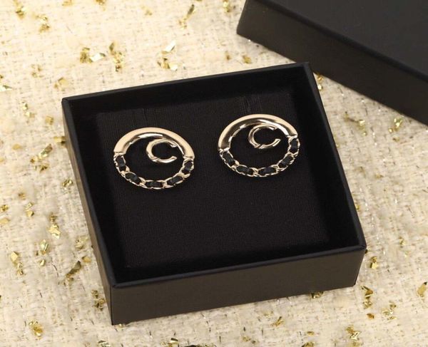 2022 luxury quality charm stud earring dangle small round shape with genuine leather for women wedding jewelry gift have box stamp4797034, Golden
2022 luxury quality charm stud earring dangle small round shape with genuine leather for women wedding jewelry gift have box stamp4797034, Golden