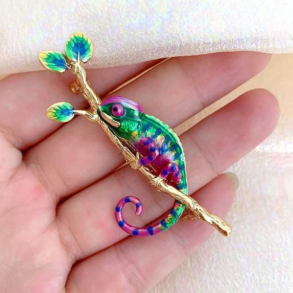 pins brooches enamel color glaze three-dimensional realistic chameleon lizard personality creative brooch hkd230807, Gray
pins brooches enamel color glaze three-dimensional realistic chameleon lizard personality creative brooch hkd230807, Gray