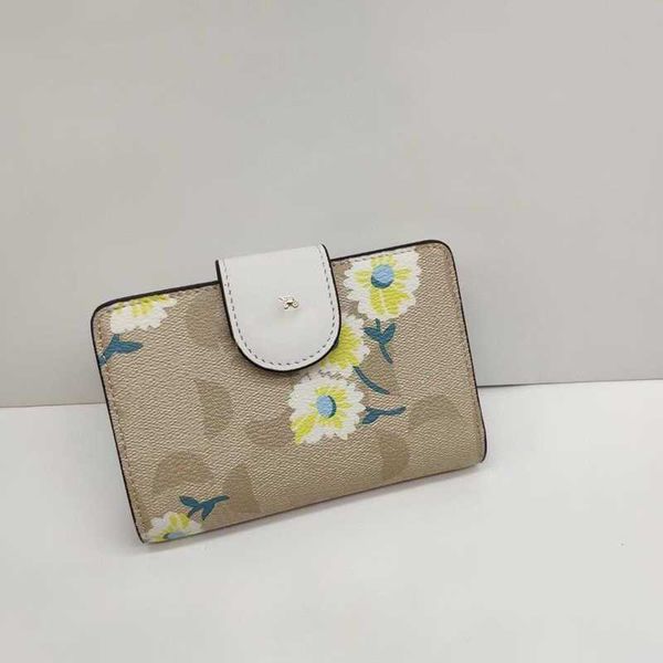 flower print womens wallet luxury purses cute apple card holder designer purse wallet for women key pouch leather designer bag purse 230712, Red;black
flower print womens wallet luxury purses cute apple card holder designer purse wallet for women key pouch leather designer bag purse 230712, Red;black