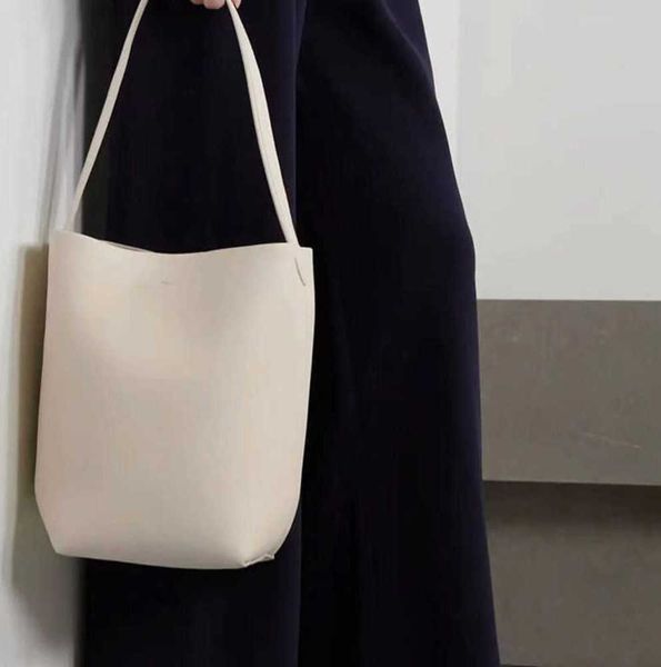 the row bag women's small design bucket bags leather autumn and winter large capacity commuter one shoulder handheld tote niche high se
the row bag women's small design bucket bags leather autumn and winter large capacity commuter one shoulder handheld tote niche high se