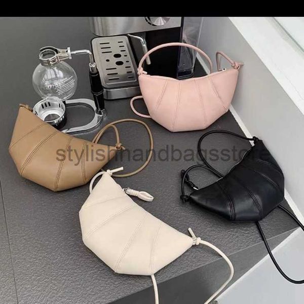 shoulder bags 2023 spring/summer new crossbody small bag fashion one shoulder new moon bag simple texture pu women's bag small horn mob
shoulder bags 2023 spring/summer new crossbody small bag fashion one shoulder new moon bag simple texture pu women's bag small horn mob