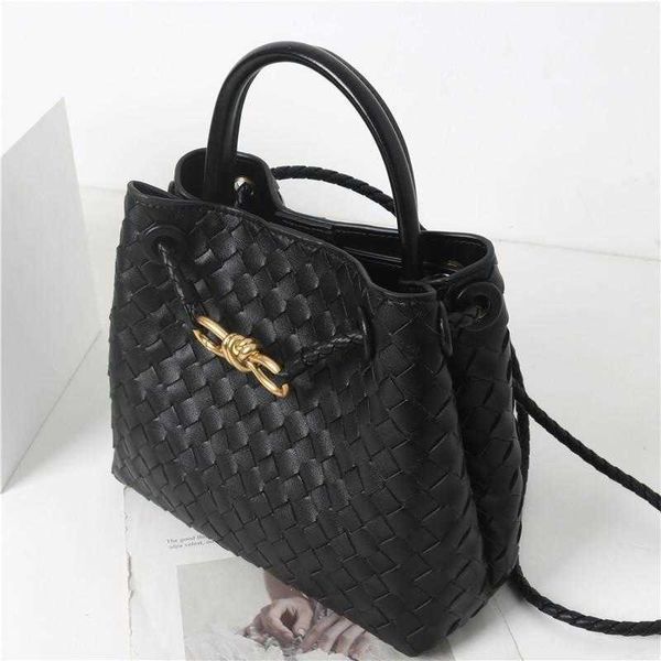 purse spring/summer botegas designer cowhide new andiamo bag 2023 metal rope buckle handheld woven commuter one shoulder crossbody handbag f
purse spring/summer botegas designer cowhide new andiamo bag 2023 metal rope buckle handheld woven commuter one shoulder crossbody handbag f