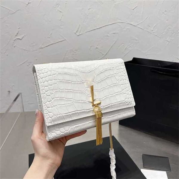 manners luxuries designer women bag tassel shoulder bags leather handbags lady messenger crossbody trend chain purse 230201
manners luxuries designer women bag tassel shoulder bags leather handbags lady messenger crossbody trend chain purse 230201