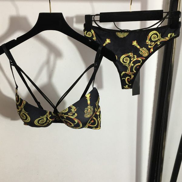 8.7 biniki two-piece swimsuit floral print backless spaghtti strap brassiere + briefs women's swimwear sets, White;black
8.7 biniki two-piece swimsuit floral print backless spaghtti strap brassiere + briefs women's swimwear sets, White;black