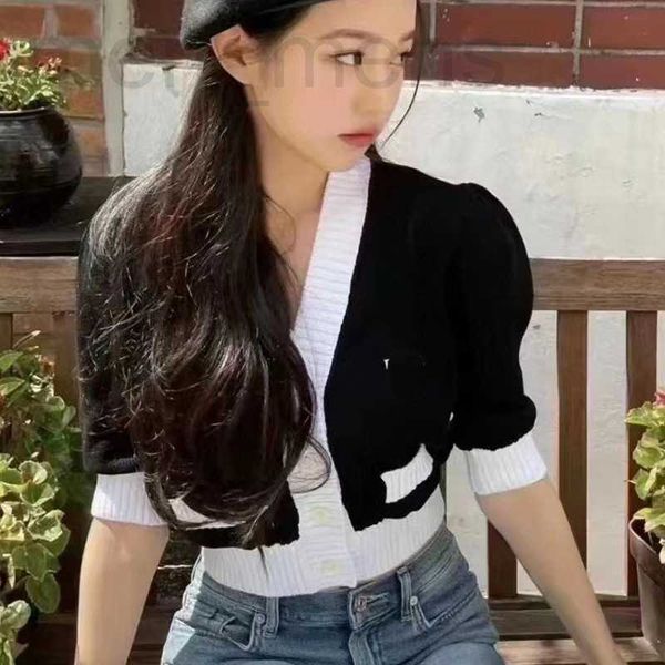 women's knits & tees designer knitted black and white color matching v-neck cardigan bubble sleeved short women's sweater 2023 new
women's knits & tees designer knitted black and white color matching v-neck cardigan bubble sleeved short women's sweater 2023 new