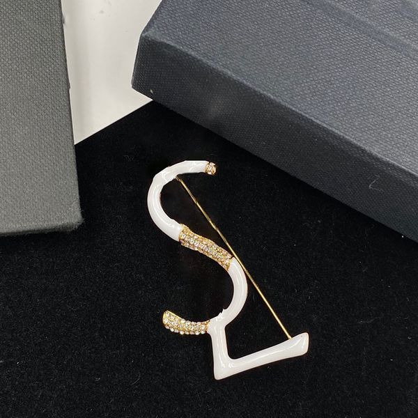 simple alphabet brooch white jade gold-plated fashion retro brand brooch ladies classy party jewelry accessories with gift box, Gray
simple alphabet brooch white jade gold-plated fashion retro brand brooch ladies classy party jewelry accessories with gift box, Gray
