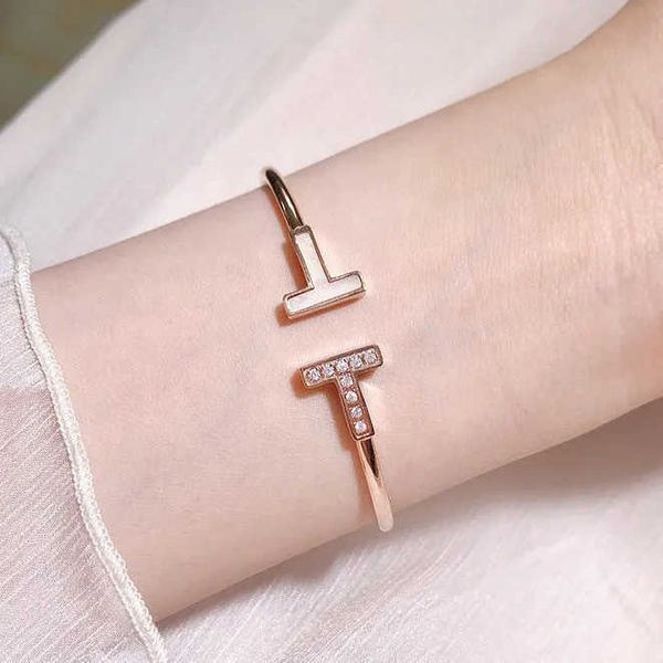 simple design tiffay s925 sterling silver double bracelet t-shaped set zircon fritillaria open fashion, Black
simple design tiffay s925 sterling silver double bracelet t-shaped set zircon fritillaria open fashion, Black