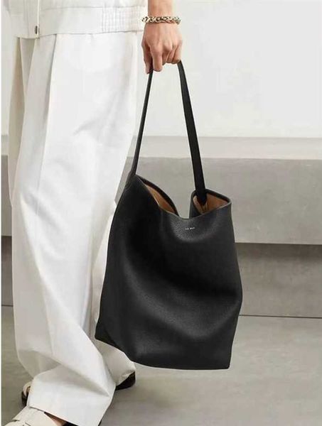 the row bag women's small design bucket bag leather autumn and winter large capacity commuter one shoulder handheld french minority
the row bag women's small design bucket bag leather autumn and winter large capacity commuter one shoulder handheld french minority