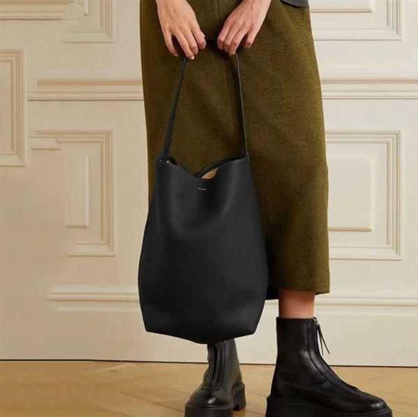 the row bag women's small design bucket bag leather autumn and winter large capacity commuter one shoulder handheld luxury and high sen
the row bag women's small design bucket bag leather autumn and winter large capacity commuter one shoulder handheld luxury and high sen