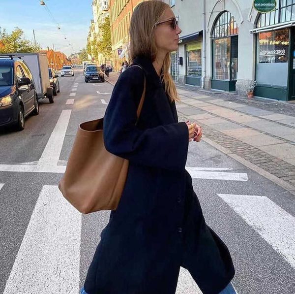 the row bag women's small design bucket bag leather autumn and winter large capacity commuter one shoulder handheld niche high sense
the row bag women's small design bucket bag leather autumn and winter large capacity commuter one shoulder handheld niche high sense