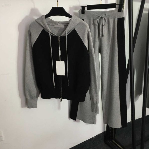 2023 designer womens sets autumn tracksuits size s-l 2pcs color color blocking hooded zippered long sleeved knitted cardigan and pants, Gray
2023 designer womens sets autumn tracksuits size s-l 2pcs color color blocking hooded zippered long sleeved knitted cardigan and pants, Gray