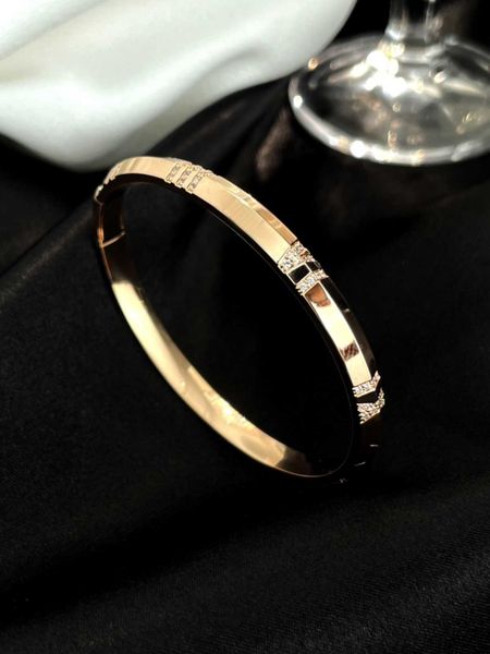 tiffay new narrow x bracelet is fashionable simple versatile rose gold roman numerals cnc high definition process, Black
tiffay new narrow x bracelet is fashionable simple versatile rose gold roman numerals cnc high definition process, Black