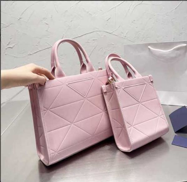 tote bag rhombus vegetable basket bags triangle label tote womens designer cross body handbag purse classic female purses 230325
tote bag rhombus vegetable basket bags triangle label tote womens designer cross body handbag purse classic female purses 230325