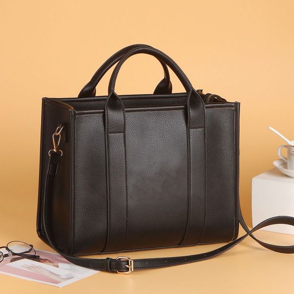 the tote bag designer bag lady famous designer cool practical large capacity plain cross body shoulder luxurys handbags women crossbody casu
the tote bag designer bag lady famous designer cool practical large capacity plain cross body shoulder luxurys handbags women crossbody casu