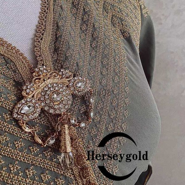 pins brooches morocco trendy rhinestone brooches gold plating water drop muslim hajib pin arabic birdal jewelry brooches wedding gifts hkd23, Gray
pins brooches morocco trendy rhinestone brooches gold plating water drop muslim hajib pin arabic birdal jewelry brooches wedding gifts hkd23, Gray