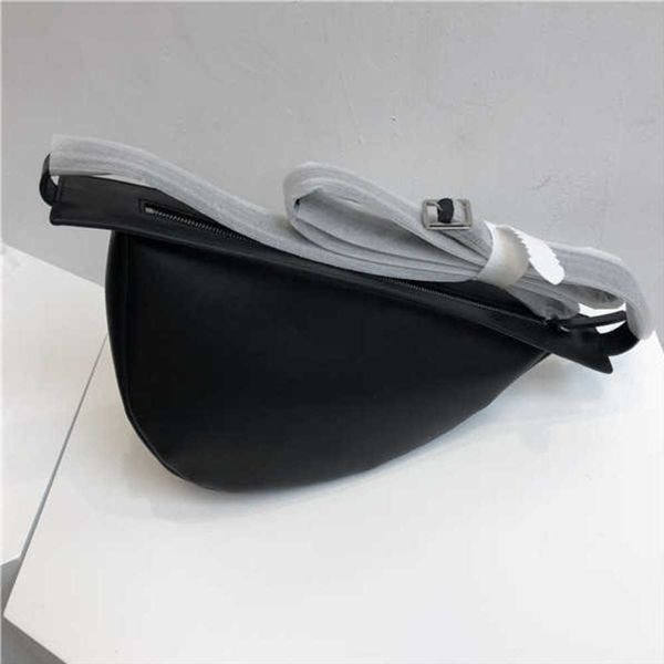 the row bag designer original fashion banana one shoulder crossbody saddle women's motorcycle women's personalized bag
the row bag designer original fashion banana one shoulder crossbody saddle women's motorcycle women's personalized bag