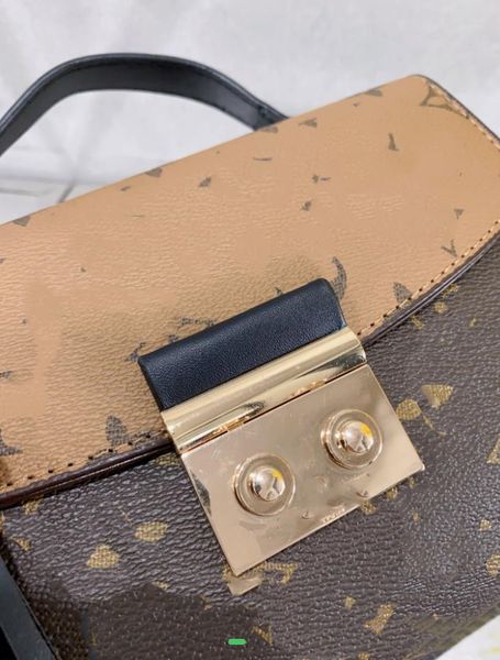 portable messenger bag shoulder bag women's bag classic printing small square bag fashion
portable messenger bag shoulder bag women's bag classic printing small square bag fashion