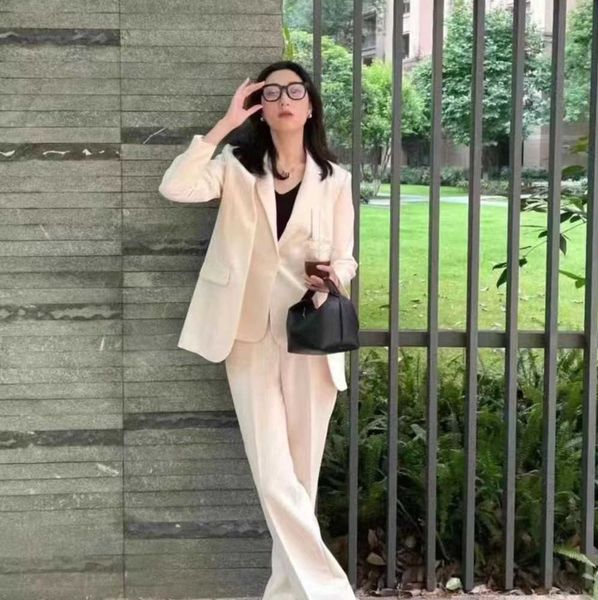 the row half moon bag smooth leather women designer with flat shoulder strap and curved zipper closure clutch suded lining underarm bag
the row half moon bag smooth leather women designer with flat shoulder strap and curved zipper closure clutch suded lining underarm bag
