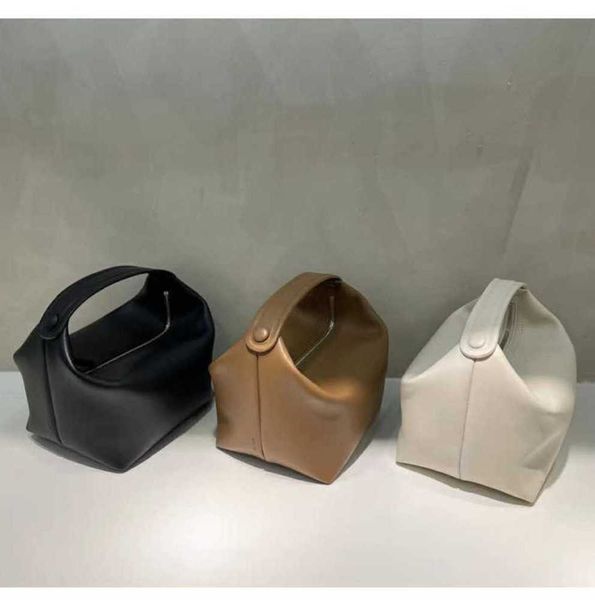 the row head layer cowhide spring/summer popular design premium texture lunch box bucket bag women's leather handbag european and ameri
the row head layer cowhide spring/summer popular design premium texture lunch box bucket bag women's leather handbag european and ameri
